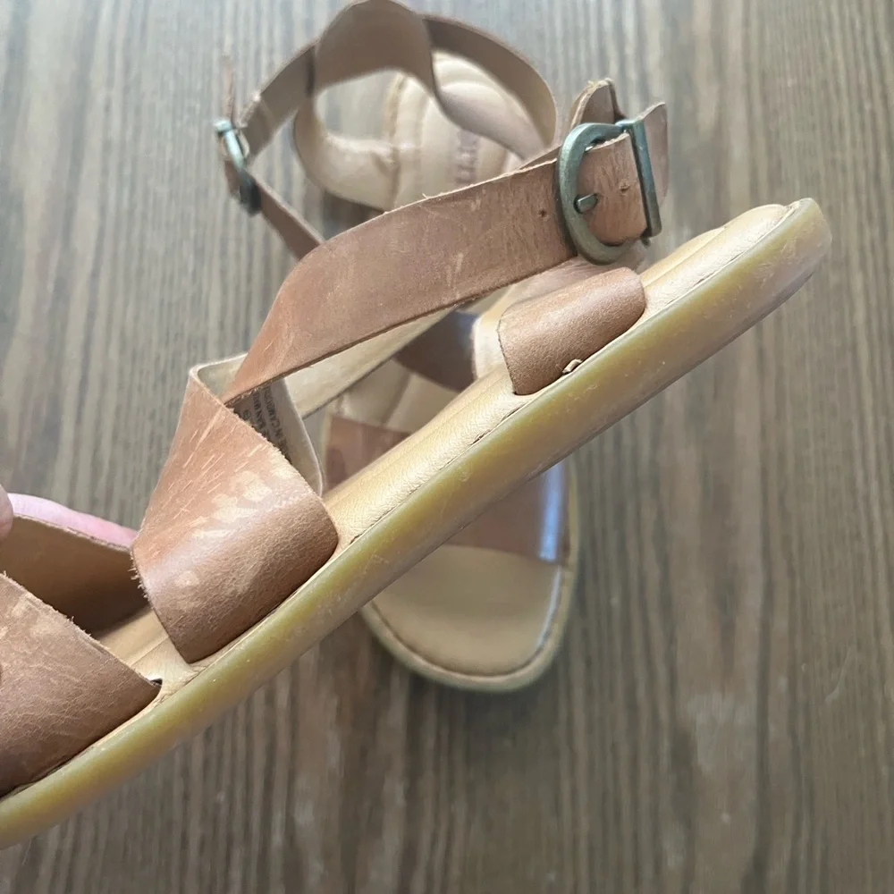 Born Women's Tan Leather Crisscross Strap Sandals